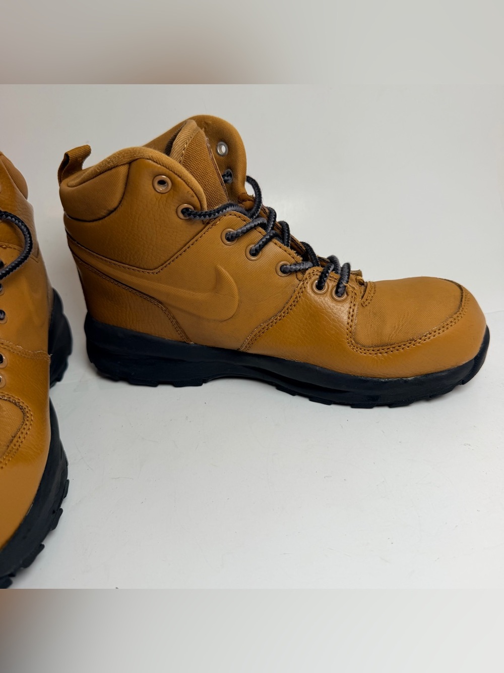 Nike Kids Wheat/Tan High-Top Hiking Boots - Picture 4 of 10